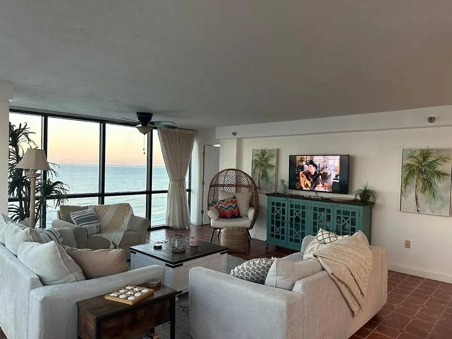 Beautiful Oceanfront Two Bedroom Condo Daytona Beach
