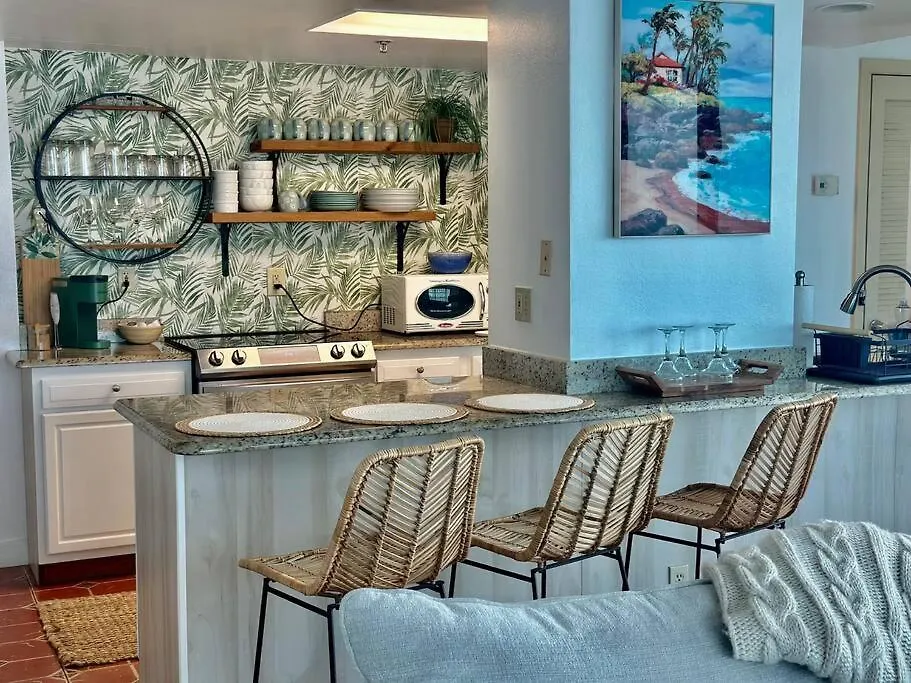 Beautiful Oceanfront Two Bedroom Condo Daytona Beach Apartment