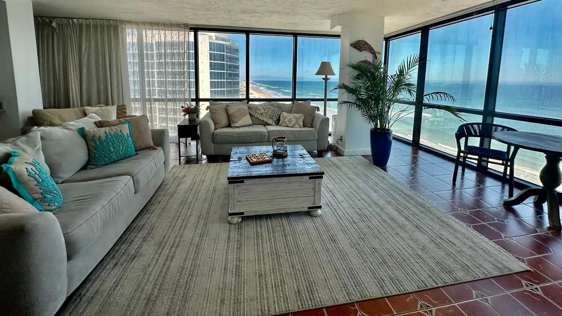 Beautiful Oceanfront Two Bedroom Condo Daytona Beach Apartment