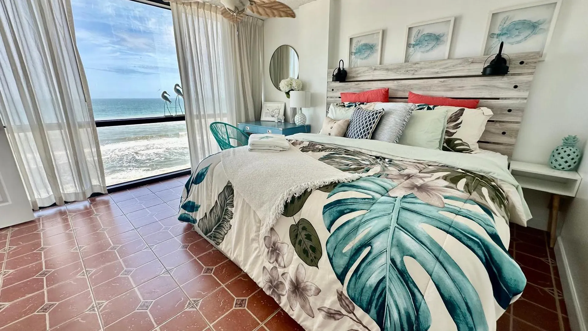 Beautiful Oceanfront Two Bedroom Condo Daytona Beach Apartment
